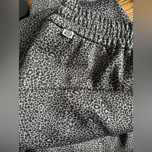 lululemon black & gray leopard print knit pant